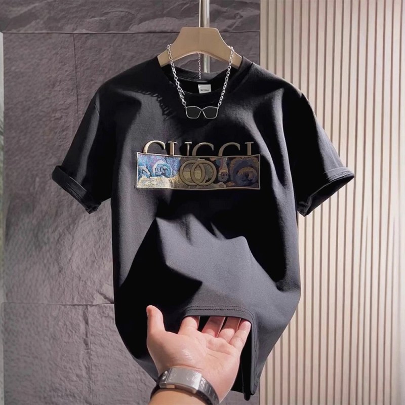 Gucci Black T-Shirt in Casual Streetwear Style Review: Three Listing Photos and Two Buyer Notes Against Our Tape Measure